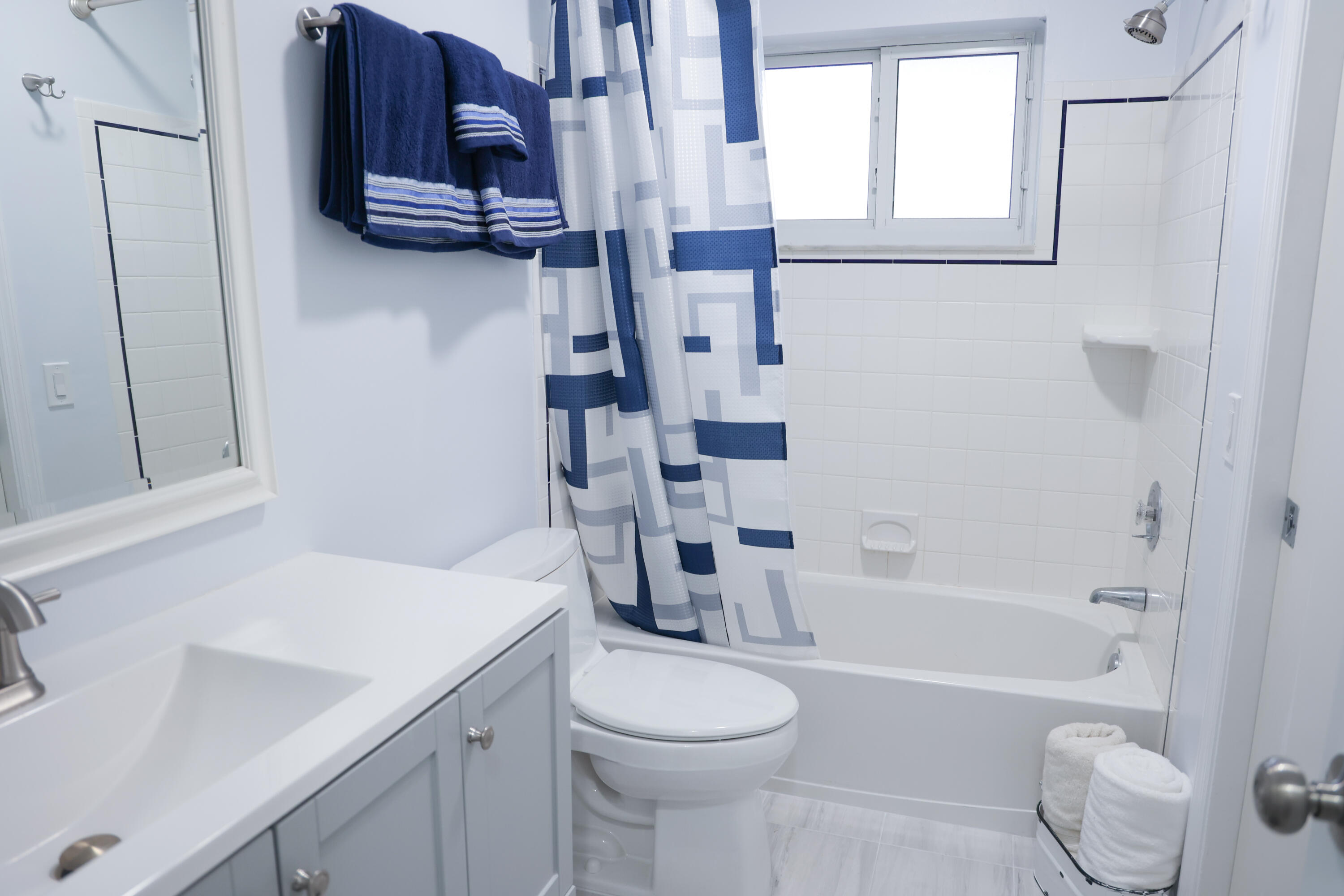 1114 Southwest 14th Drive Boca Raton, FL 33486 - Photo 19 of 28 Guest Bath