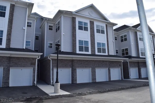 $4,200 | 67 Veterans Way, Morris Plains, NJ 07950