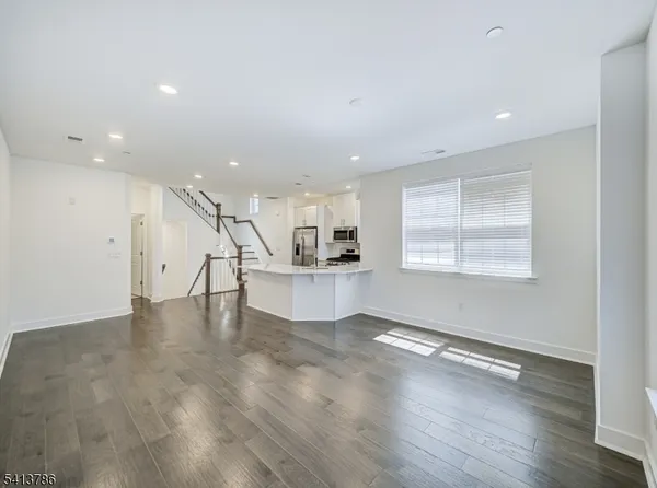 $4,200 | 67 Veterans Way, Morris Plains, NJ 07950