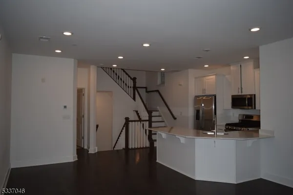 $4,200 | 67 Veterans Way, Morris Plains, NJ 07950