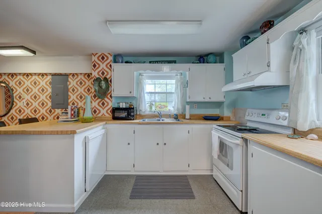 $665,000 | 928 General Whiting Boulevard, Kure Beach, NC 28449