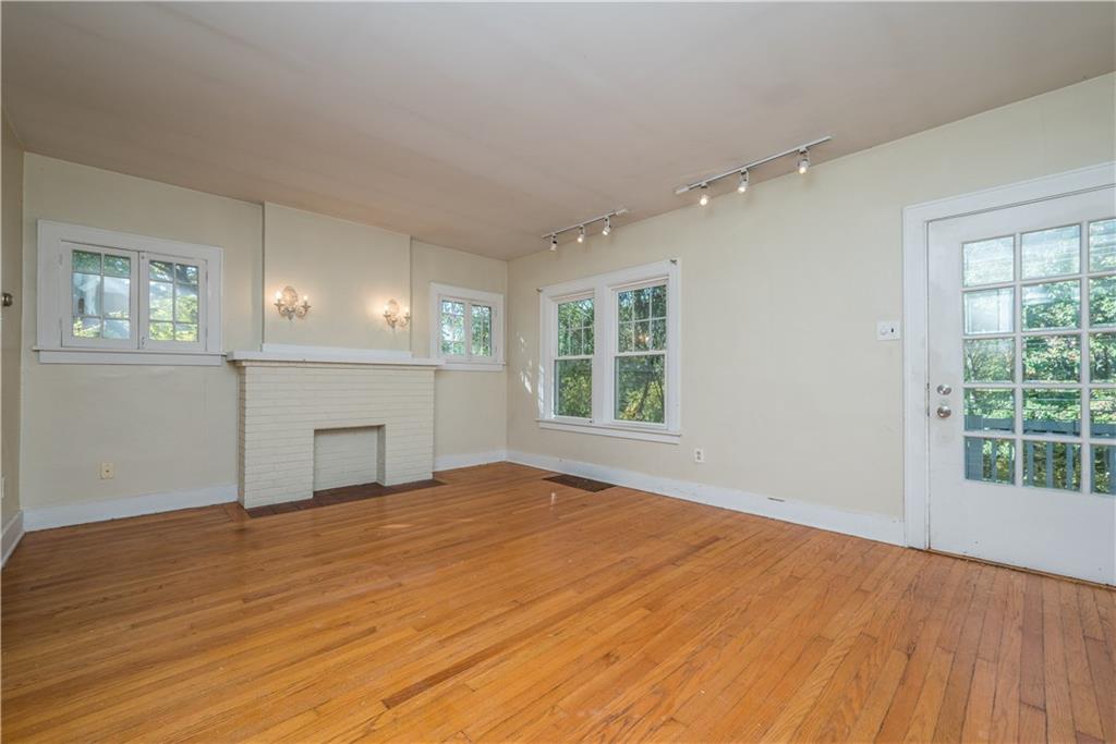 347 Beadling Road Pittsburgh, PA 15228 - Photo 3 of 25 Gallery Image 3