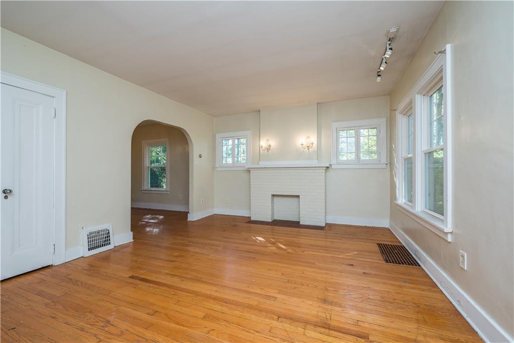 347 Beadling Road Pittsburgh, PA 15228 - Photo 5 of 25 Gallery Image 5