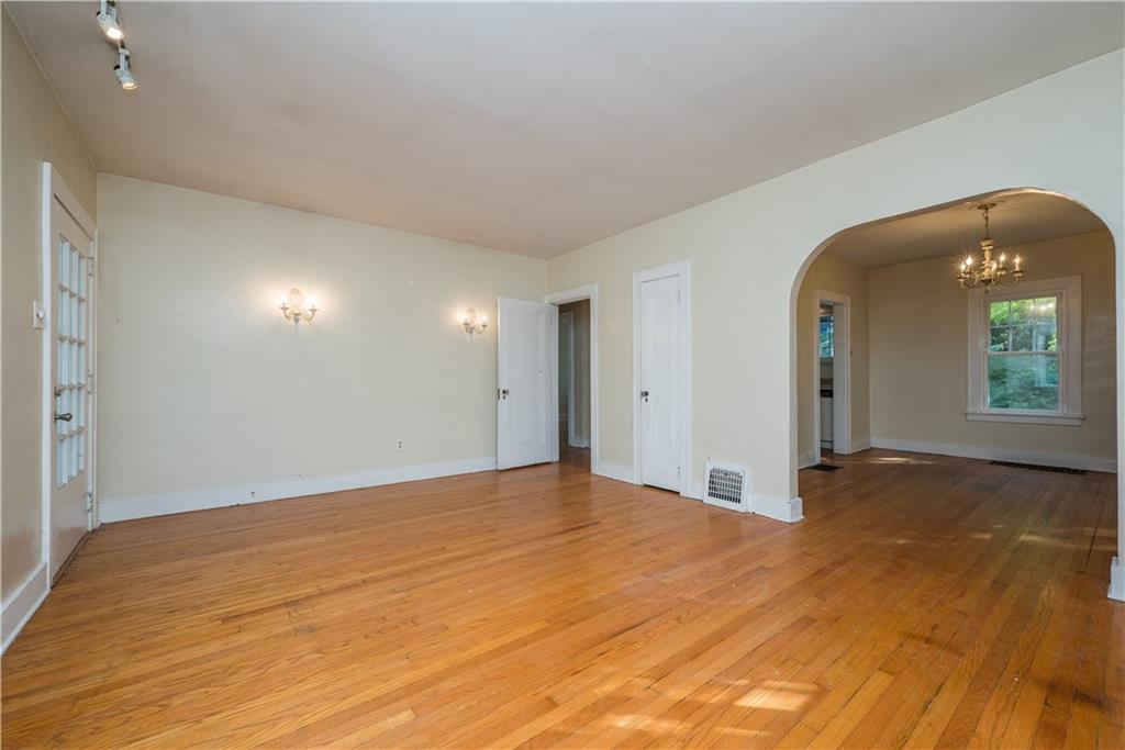 347 Beadling Road Pittsburgh, PA 15228 - Photo 6 of 25 Gallery Image 6