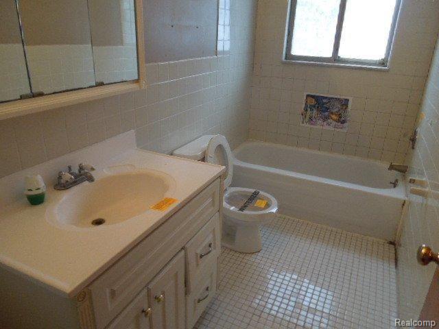 625 North Fairgrounds Road Imlay City, MI 48444 - Photo 17 of 24 bath 1.jpg