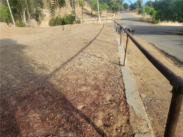 a view of a backyard of the house