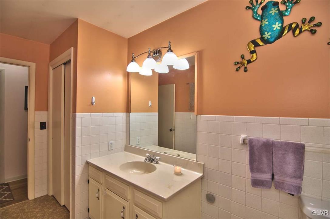 1250 Sugar Mountain Road West Bushkill, PA 18324 - Photo 33 of 40 Gallery Image 33