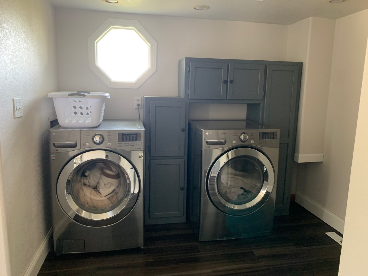 13920 Crosby Road Morrison, IL 61270 - Photo 14 of 30 a utility room with dryer and washer