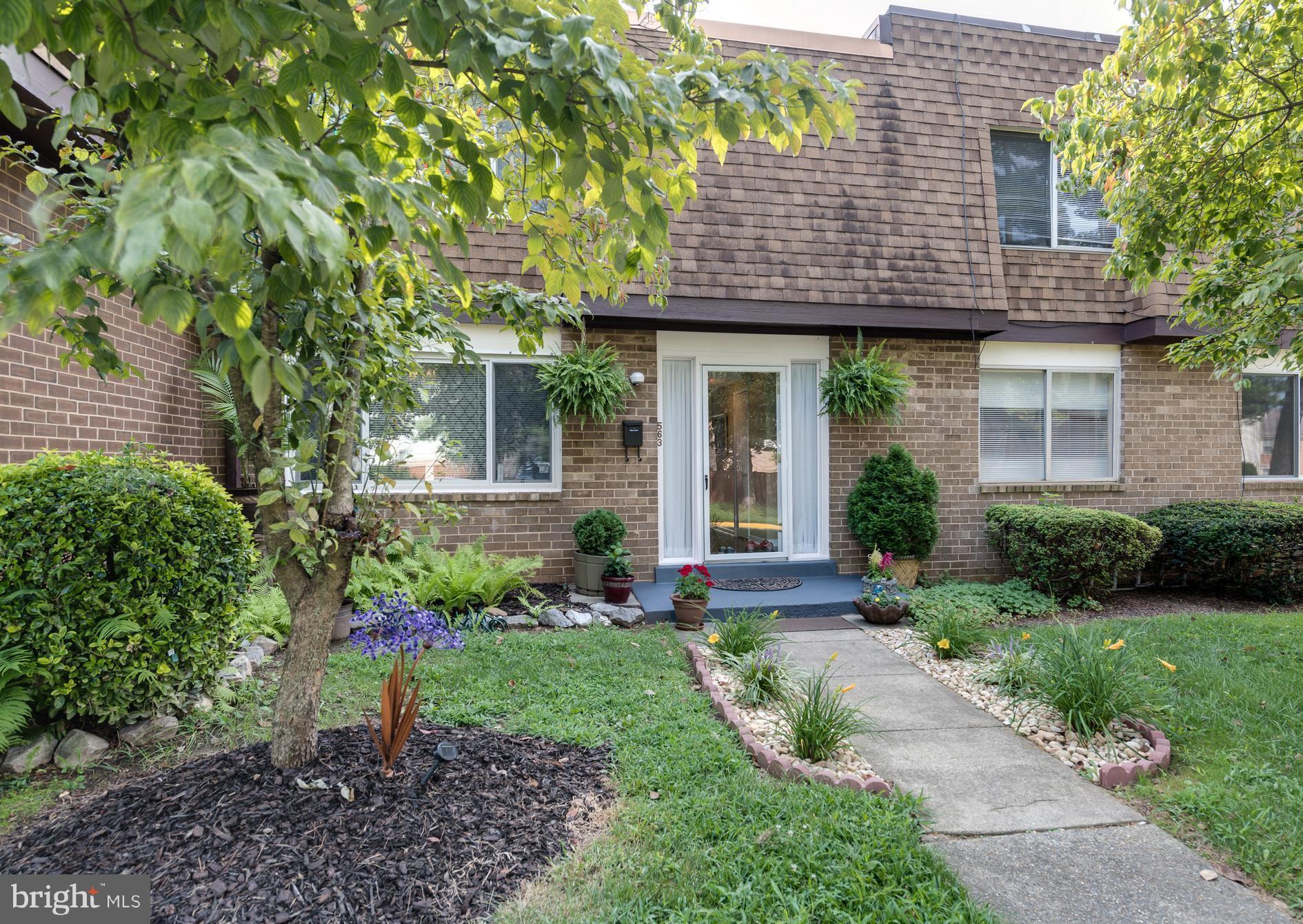 563 Summit Hall Road Gaithersburg, MD 20877 - Photo 1 of 27 Welcoming Front Walkway