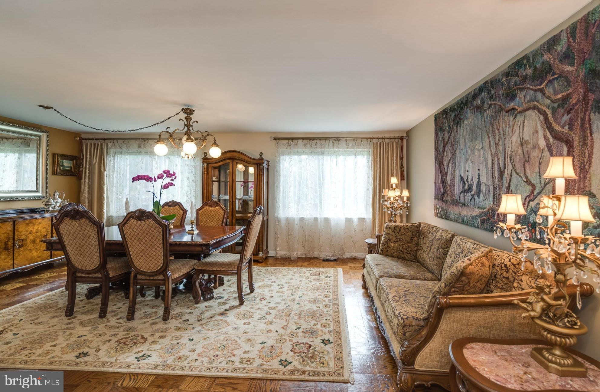 563 Summit Hall Road Gaithersburg, MD 20877 - Photo 2 of 27 Spacious Living Room w/Hardwood Floors