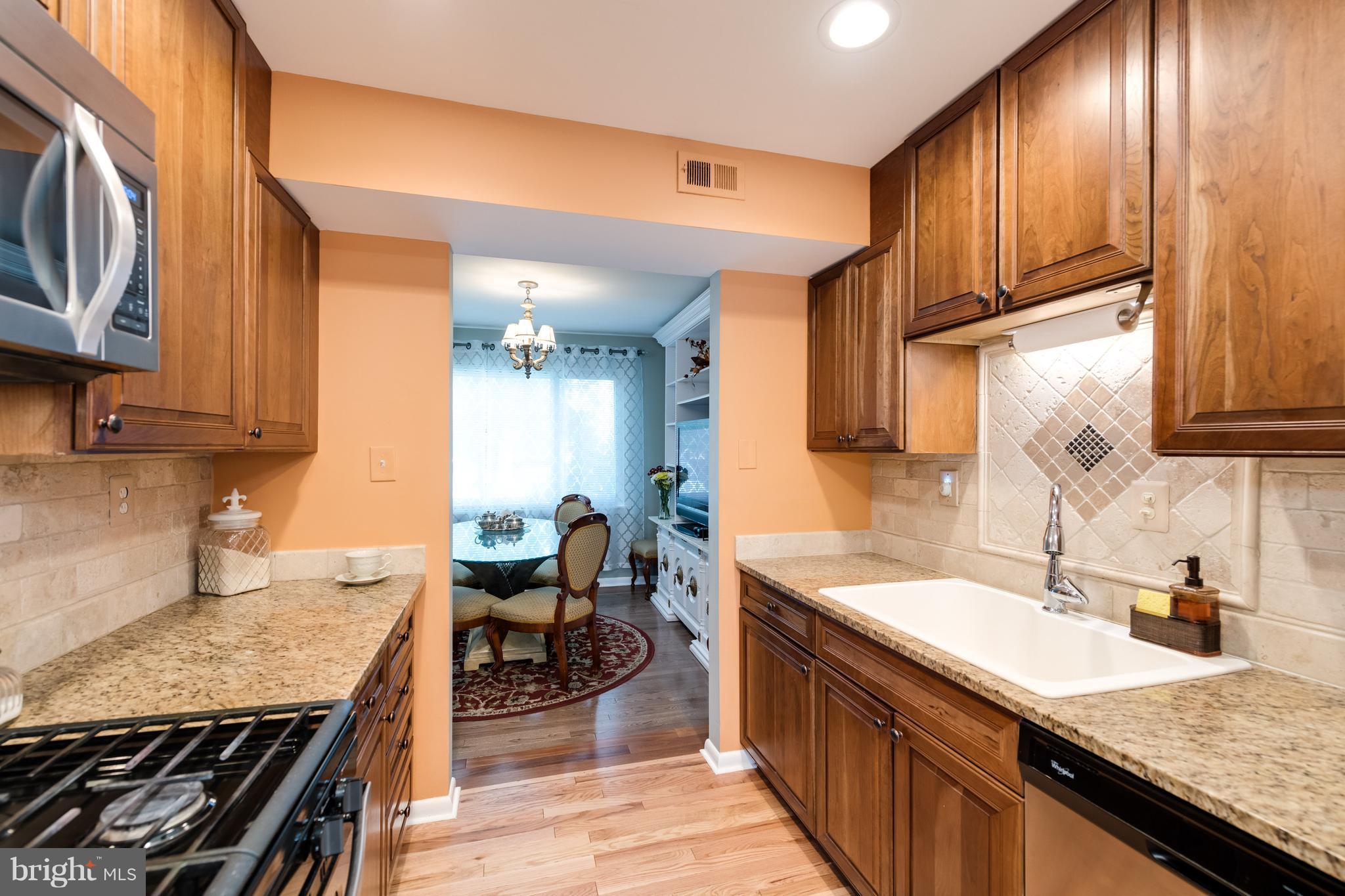 563 Summit Hall Road Gaithersburg, MD 20877 - Photo 5 of 27 Remolded Kitchen w/Gas Cooking