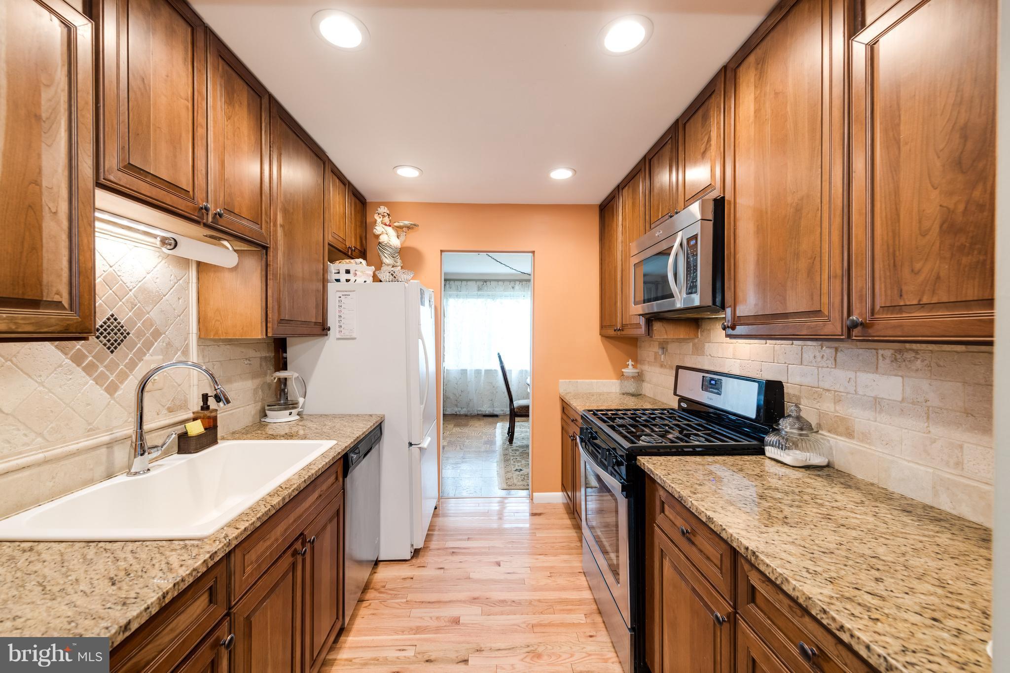 563 Summit Hall Road Gaithersburg, MD 20877 - Photo 6 of 27 Remodeled Kitchen w/Granite & SS App