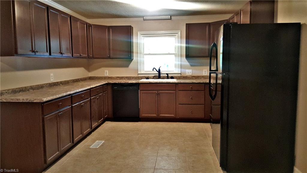 734 Hallmark Drive Rural Hall, NC 27045 - Photo 4 of 20 Gallery Image 4