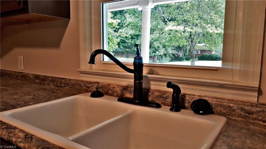 734 Hallmark Drive Rural Hall, NC 27045 - Photo 5 of 20 Gallery Image 5