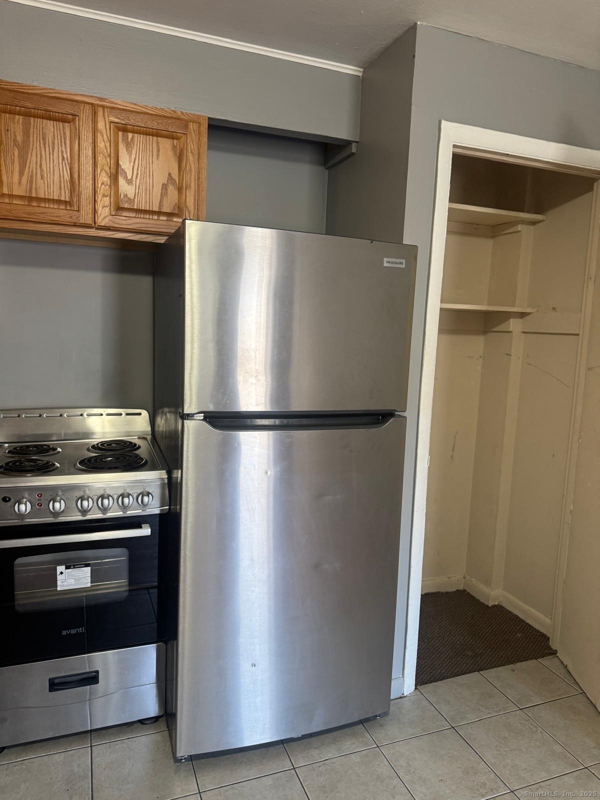 240 Oak Street, Unit 3 Bridgeport, CT 06604 - Photo 6 of 8 a kitchen with granite countertop a refrigerator and a stove