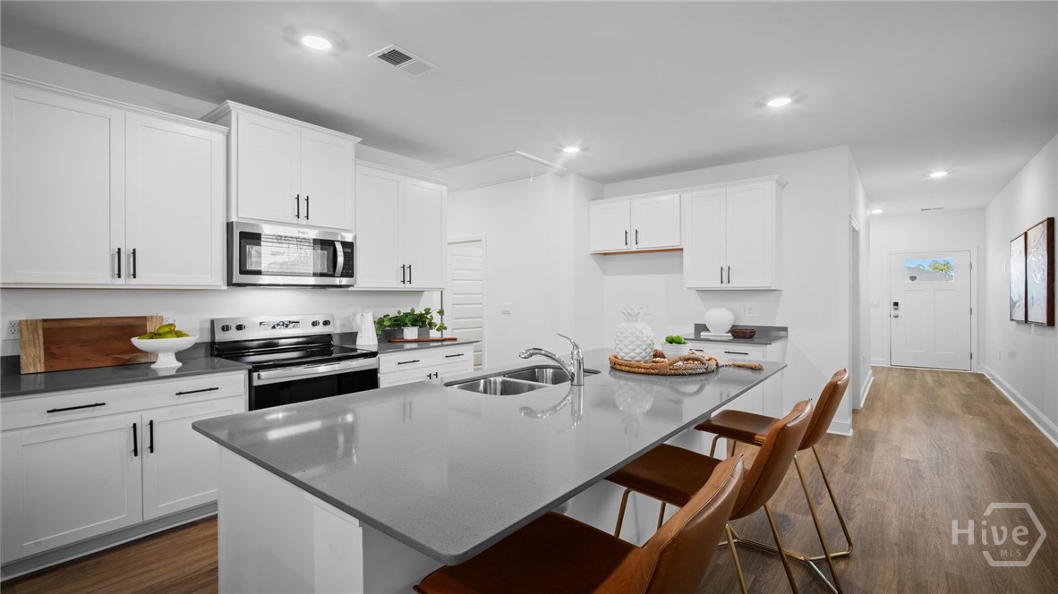 1013 Lakes Boulevard Brunswick, GA 31525 - Photo 6 of 29