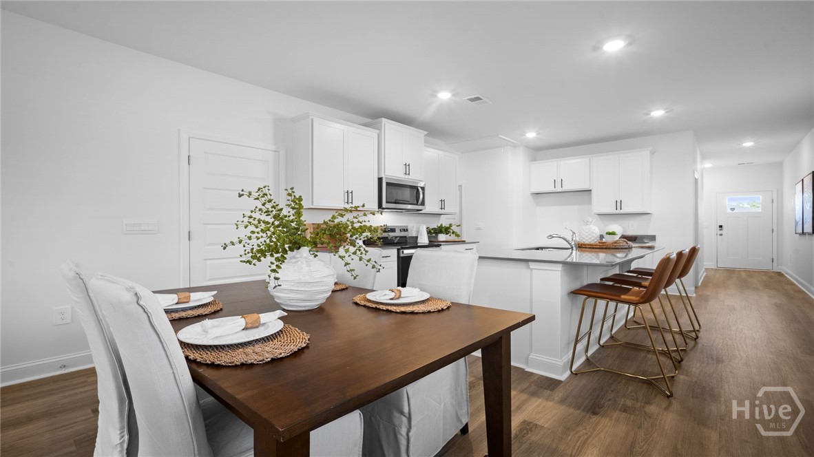 1013 Lakes Boulevard Brunswick, GA 31525 - Photo 8 of 29