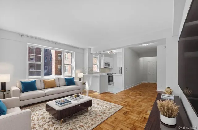 $2,195 | 230 Pelham Road, Unit 1O, New Rochelle, NY 10805