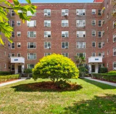 $2,195 | 230 Pelham Road, Unit 1O, New Rochelle, NY 10805