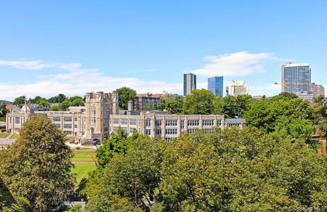 $2,195 | 230 Pelham Road, Unit 1O, New Rochelle, NY 10805