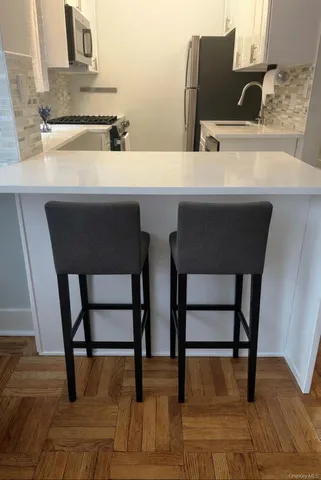 $2,195 | 230 Pelham Road, Unit 1O, New Rochelle, NY 10805