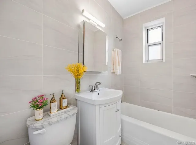 $2,195 | 230 Pelham Road, Unit 1O, New Rochelle, NY 10805