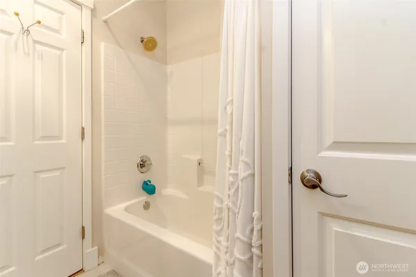 $3,500 | 4127 248th Court Southeast, Sammamish, WA 98029