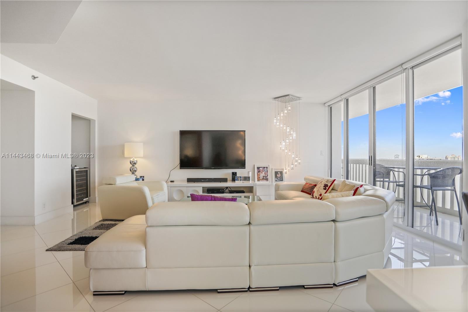 1000 West Island Blvd Unit 2806