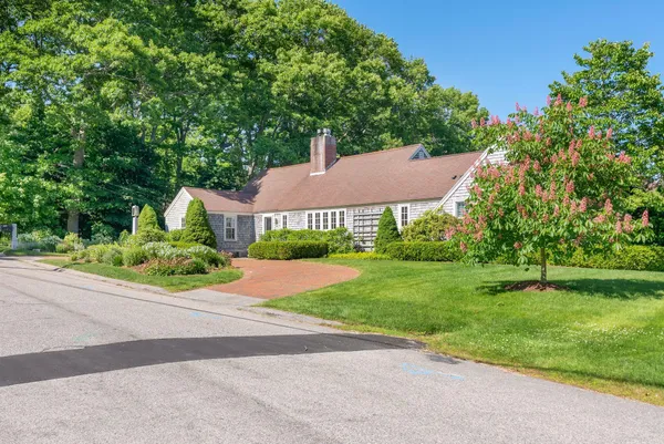 $1,995,000 | 1 Ledgewood Lane, Cape Elizabeth, ME 04107