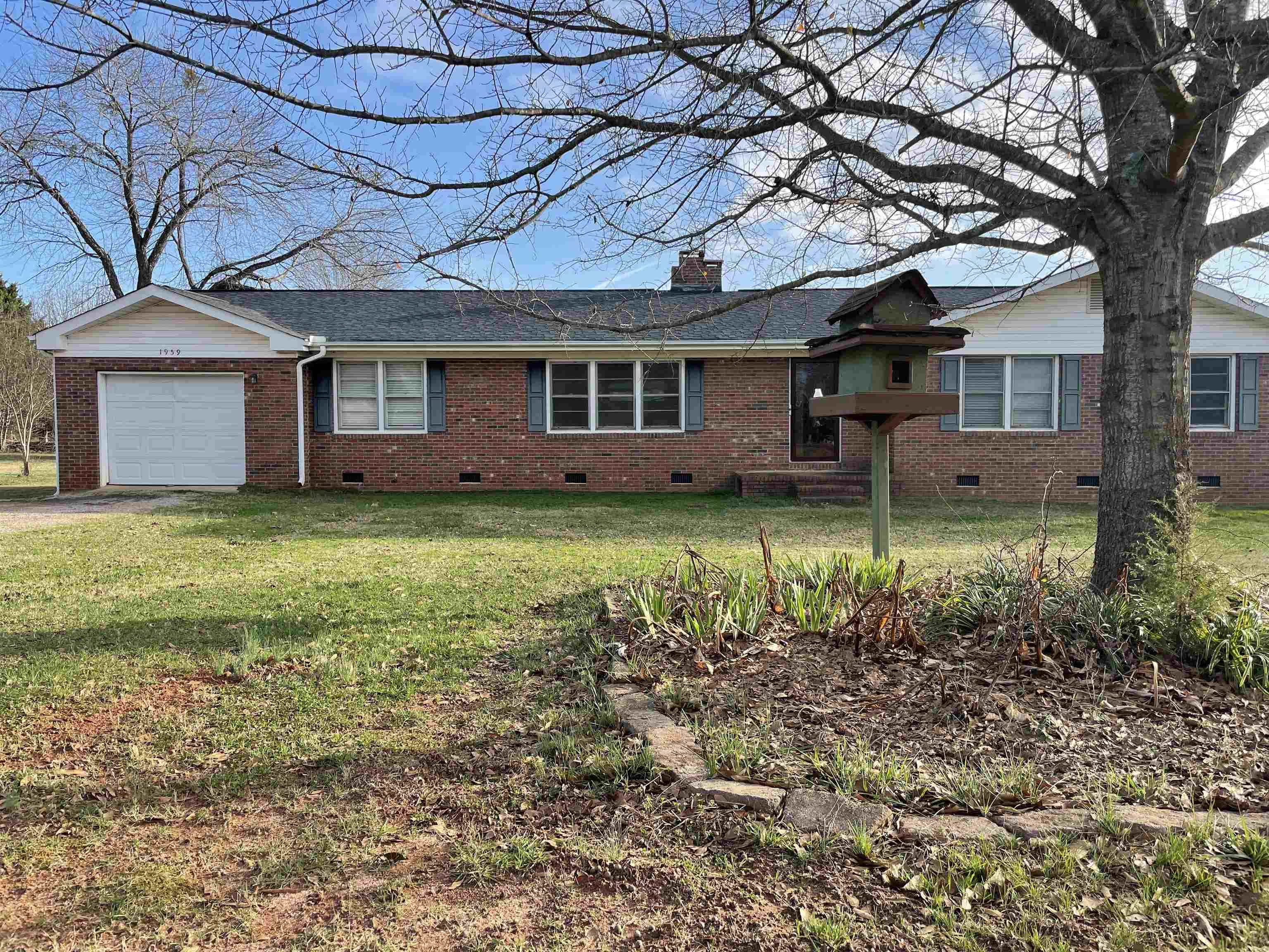 1959 John Dodd Road Wellford, SC 29385 - Photo 1 of 25