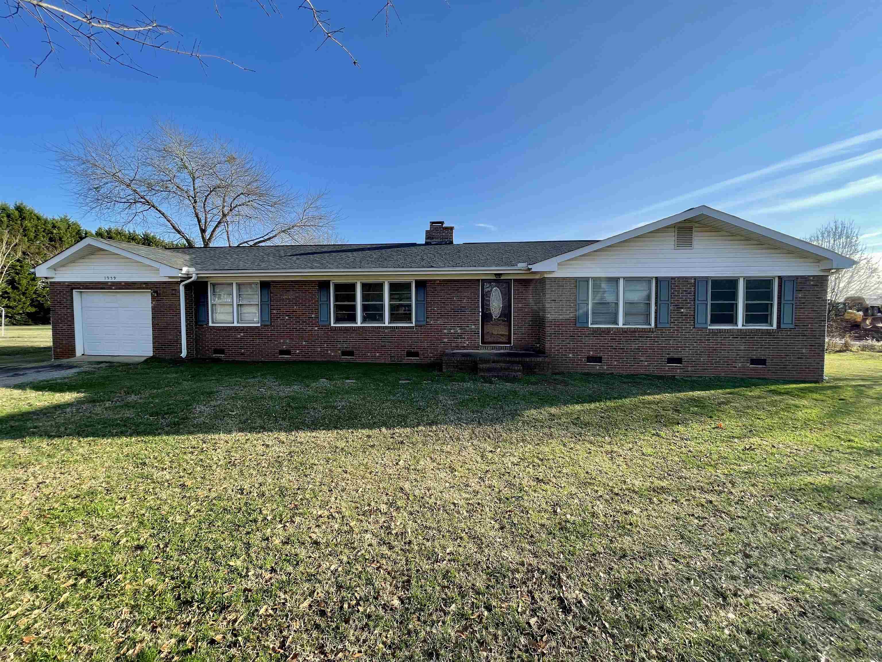1959 John Dodd Road Wellford, SC 29385 - Photo 2 of 25