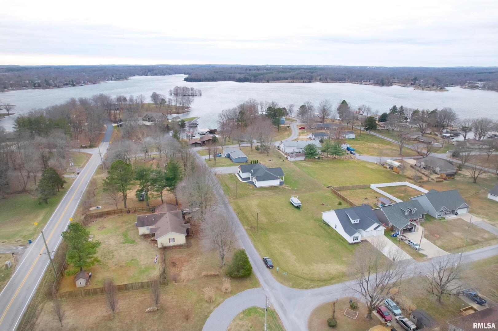 0 St Vincent Lane Marion, IL 62959 - Photo 8 of 8 a view of a city with a lake