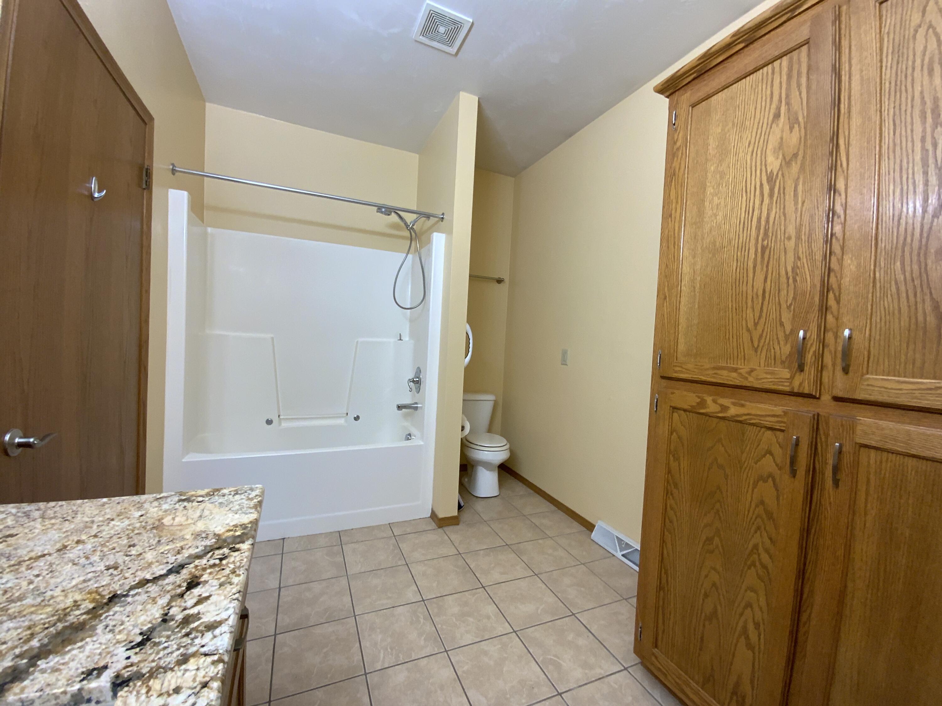 1807 Ridgeway Drive, Unit 38 De Pere, WI 54115 - Photo 16 of 39 large master bath with jetted tub