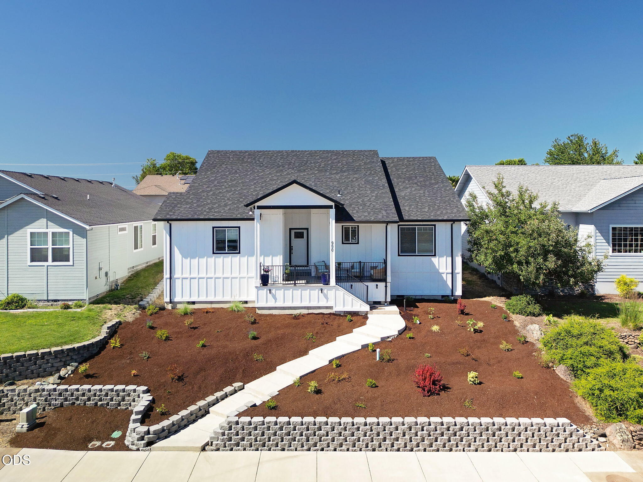 990 Win Way Eagle Point, OR 97524 - Photo 1 of 44