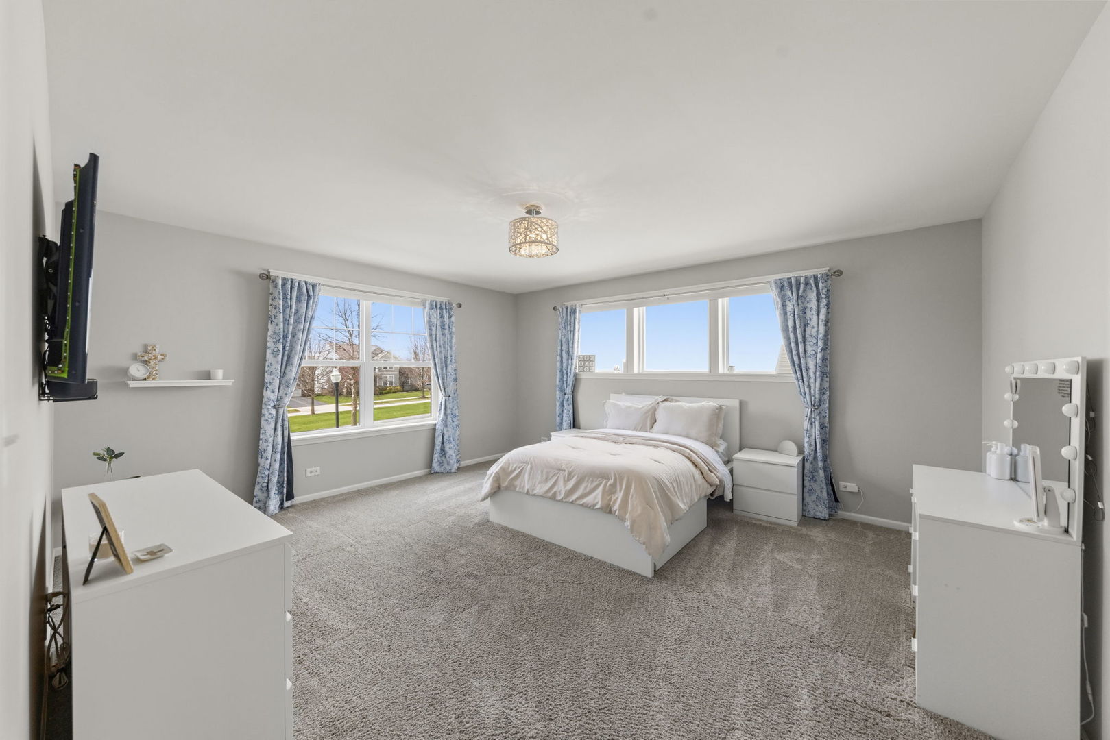 3306 Rumsford Boulevard Elgin, IL 60124 - Photo 18 of 29 a spacious bedroom with a bed and a flat tv screen on dresser