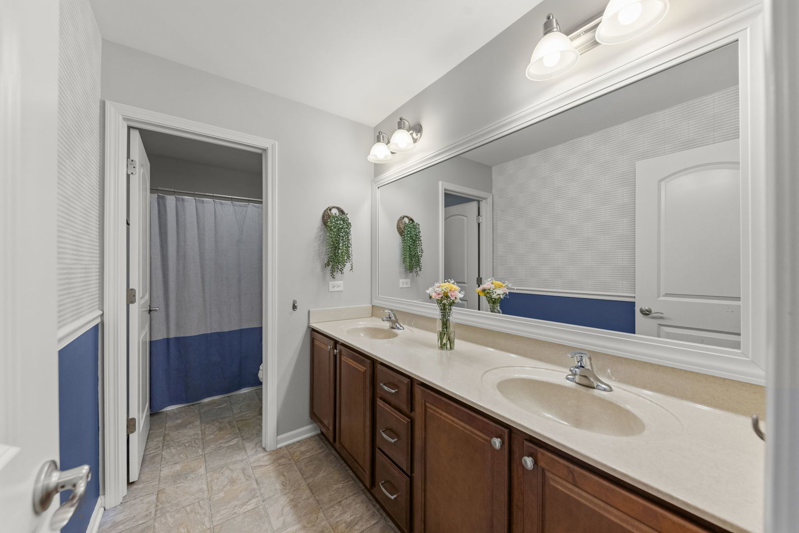 3306 Rumsford Boulevard Elgin, IL 60124 - Photo 19 of 29 a bathroom with a double vanity sink and a mirror