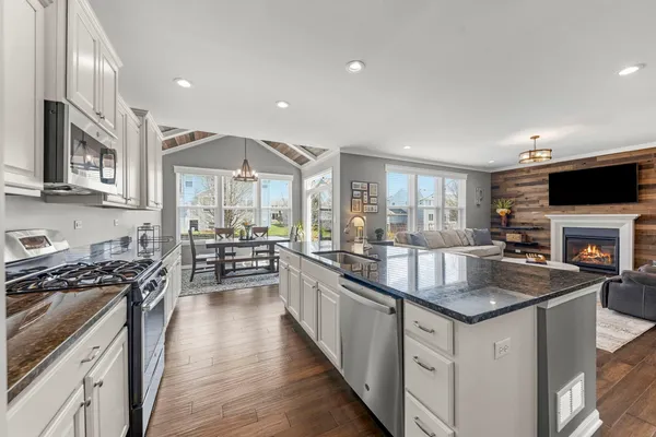 $560,000 | 3306 Rumsford Boulevard, Elgin, IL 60124