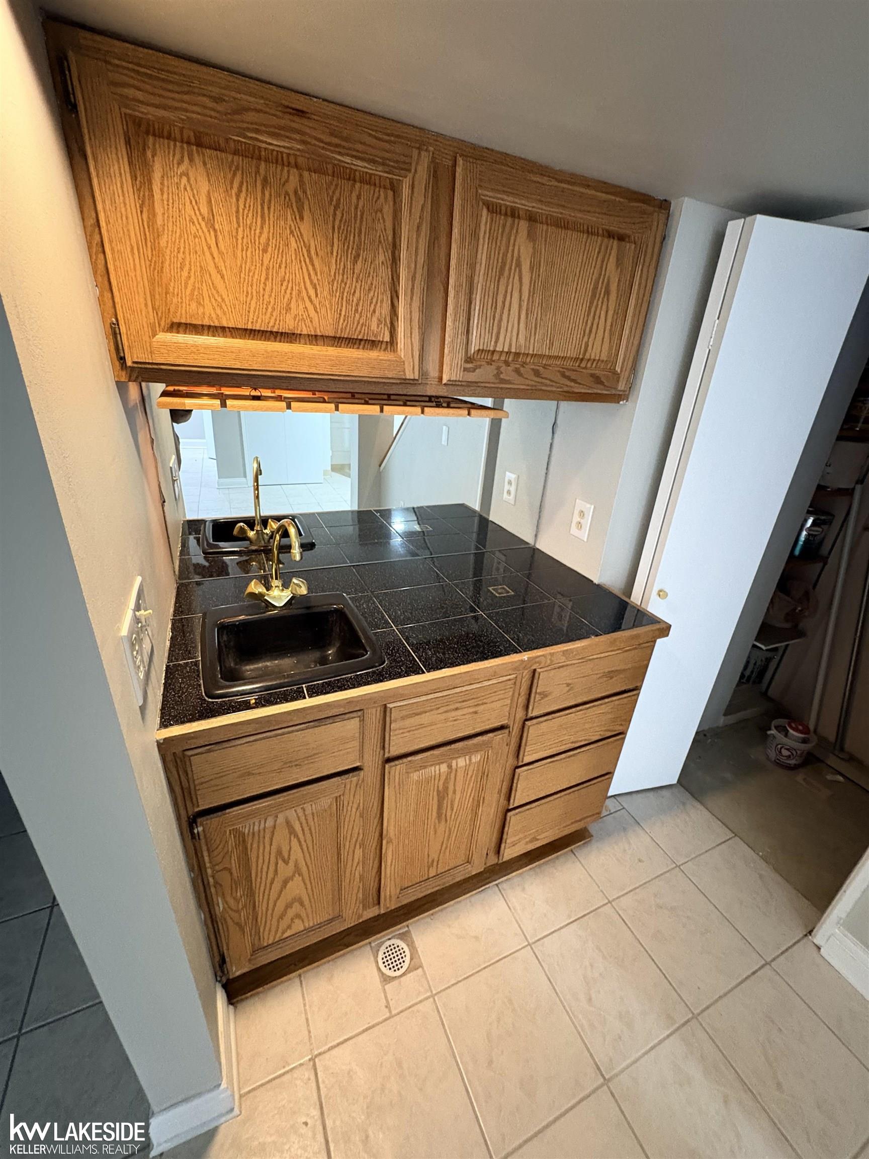 616 Byron Court Rochester, MI 48307 - Photo 5 of 15