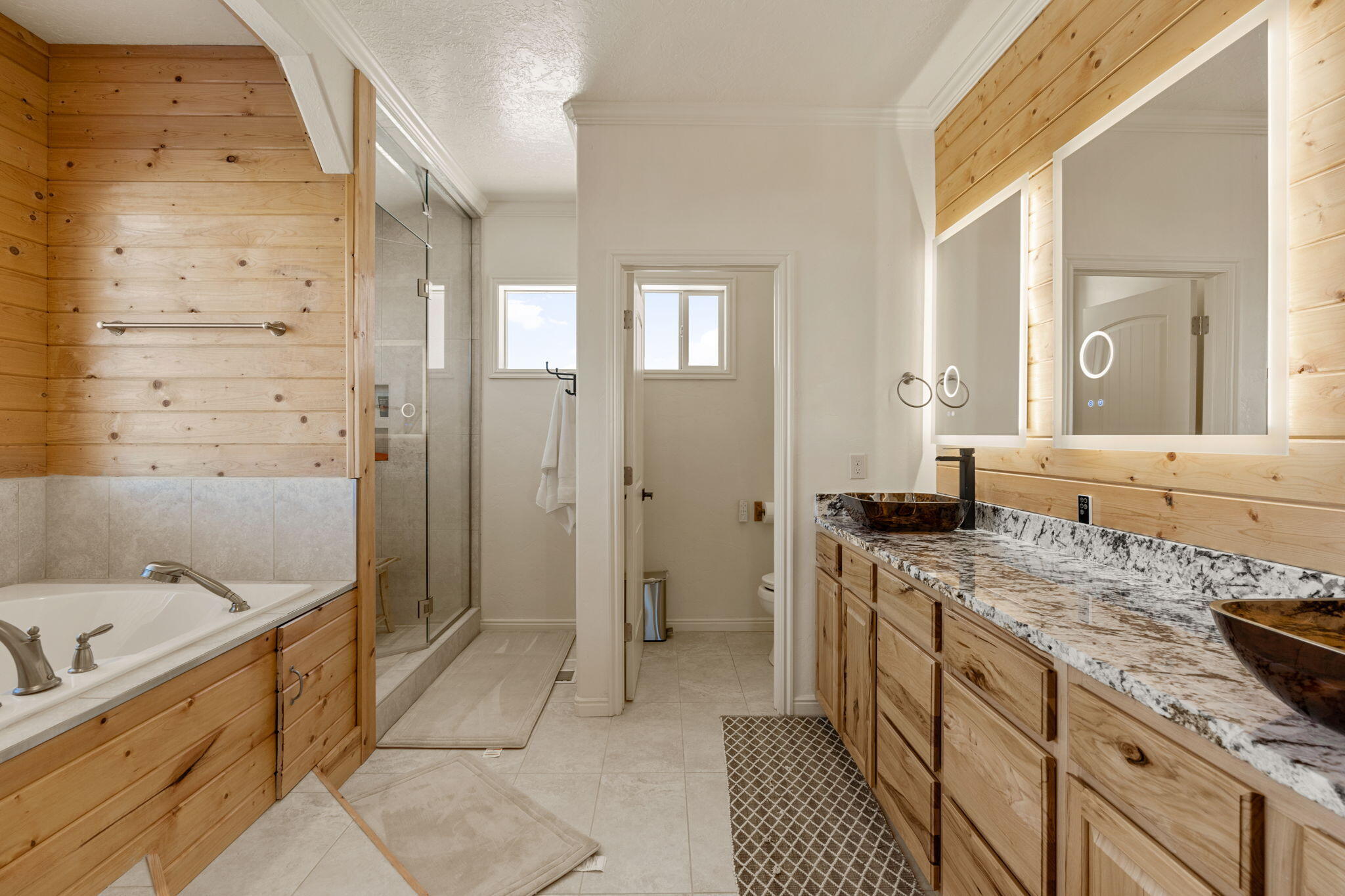 327 Aoki Michi Brian Head, UT 84719 - Photo 20 of 87 Main Primary Bedroom En-suite Bathroom