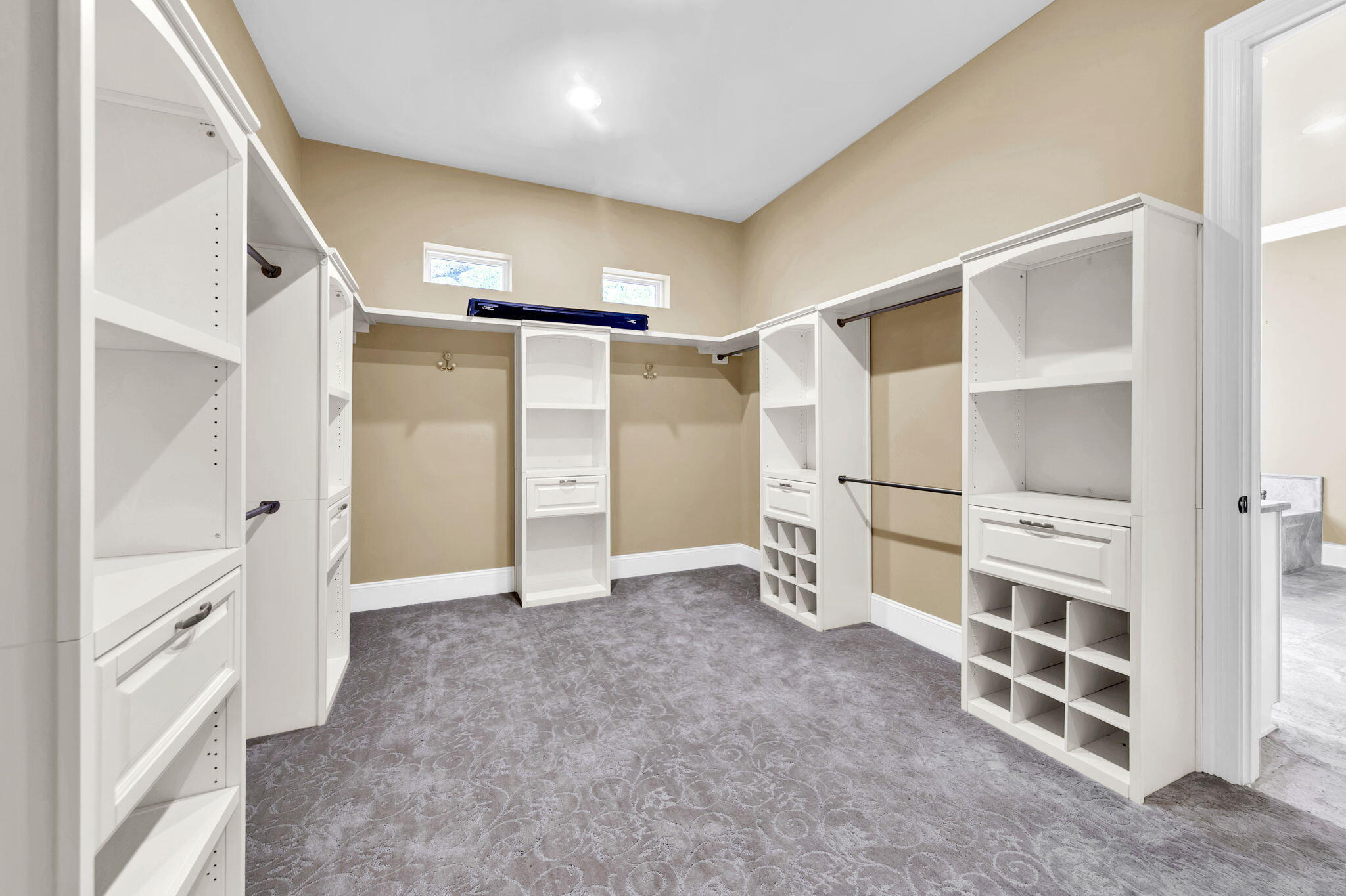 428 Captains Circle Destin, FL 32541 - Photo 47 of 68 a view of empty room with cabinet and mirrors