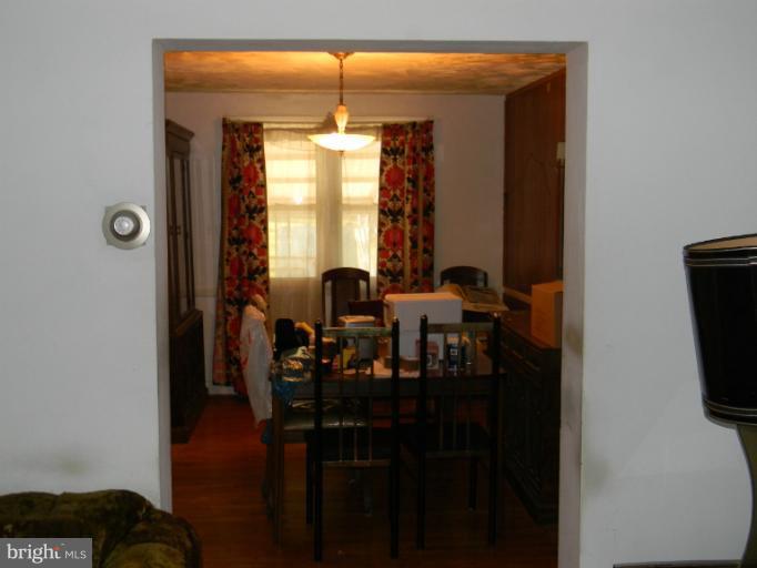 1110 Wicklow Road Baltimore, MD 21229 - Photo 5 of 12 Dining Room