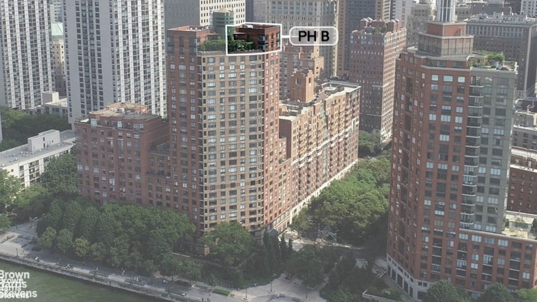 377 Rector Place, Unit PHB Manhattan, NY 10280 - Photo 25 of 28