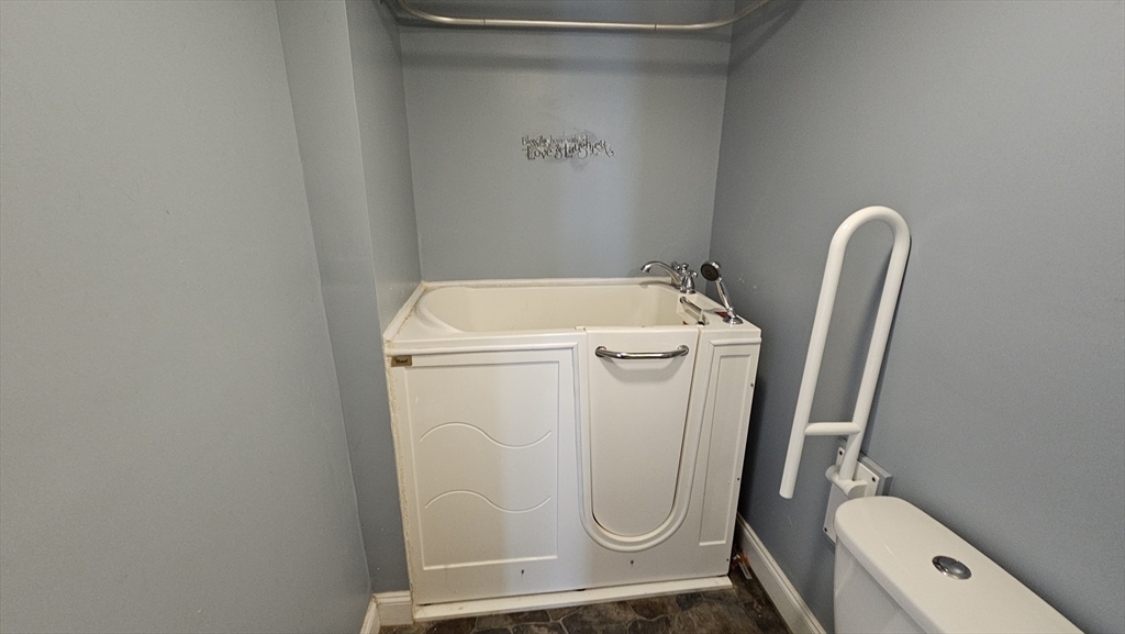 179 Oak Street Springfield, MA 01151 - Photo 23 of 28