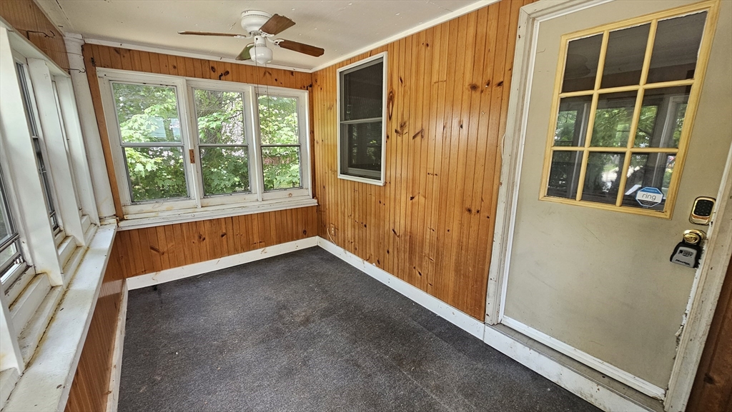 179 Oak Street Springfield, MA 01151 - Photo 4 of 28 an empty room with windows