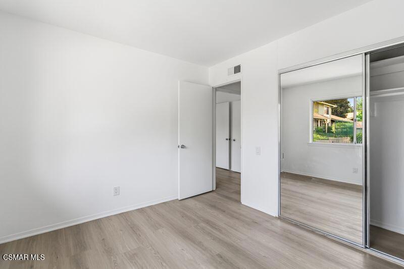 584 Rio Grande Circle Thousand Oaks, CA 91360 - Photo 17 of 19 an empty room with windows and closet