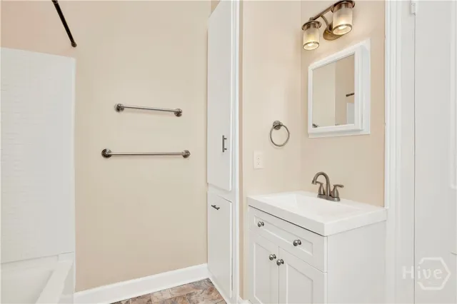 $1,800 | 32 East Taylor Street, Unit 2, Savannah, GA 31401