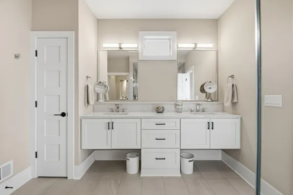 $1,625,000 | S17-w30381 Hazeltine Court, Waukesha, WI 53188