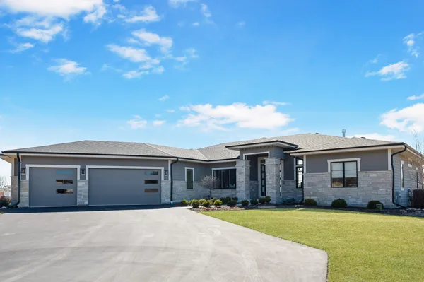 $1,625,000 | S17-w30381 Hazeltine Court, Waukesha, WI 53188