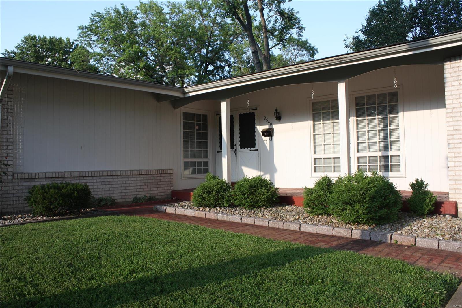 2340 Derhake Road Florissant, MO 63033 - Photo 2 of 17 Gallery Image 2