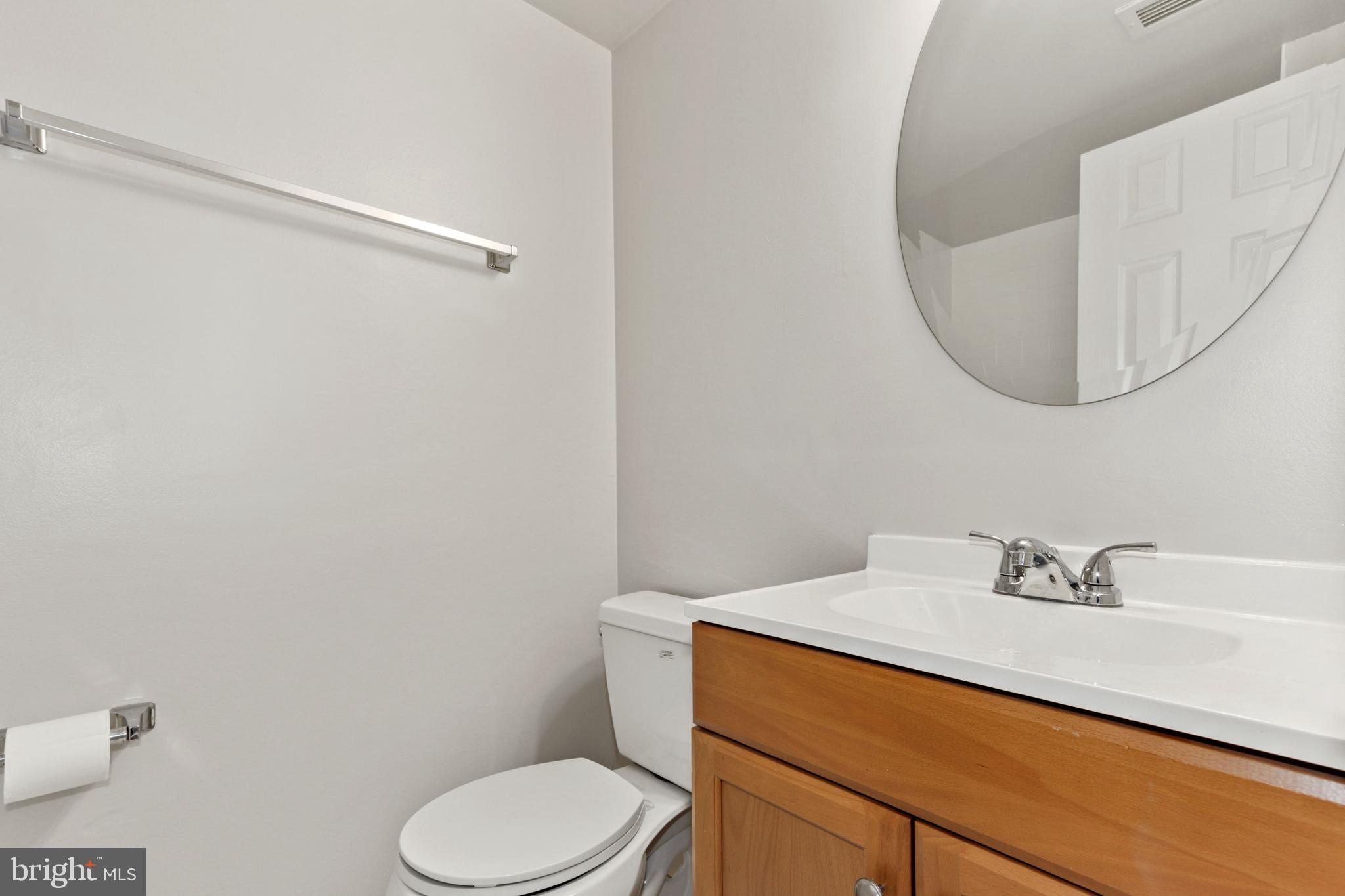2235 Castle Rock Square, Unit 21C Reston, VA 20191 - Photo 14 of 19 Bathroom 1